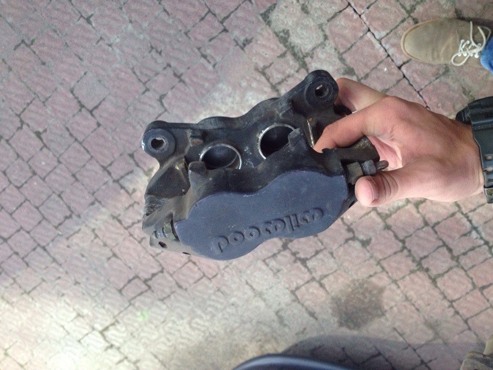 Піст про гальма. Wilwood Dynalite 4 pistons 3