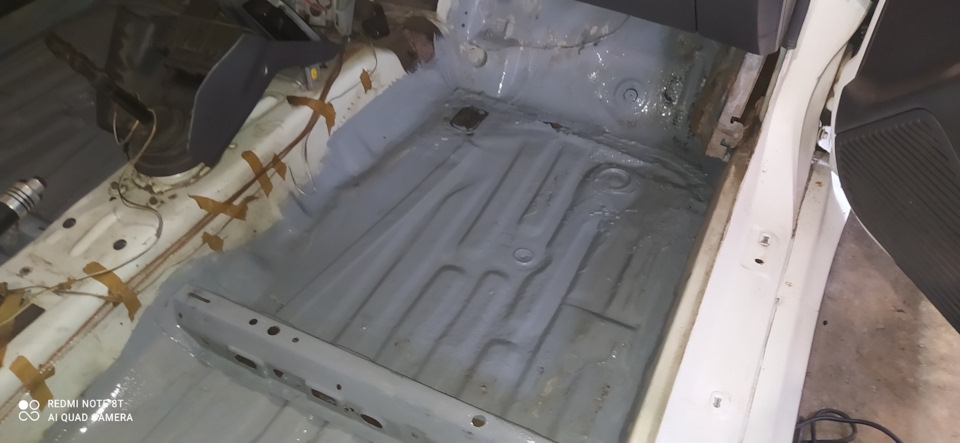 Очистив підлогу від старого бітуму 4