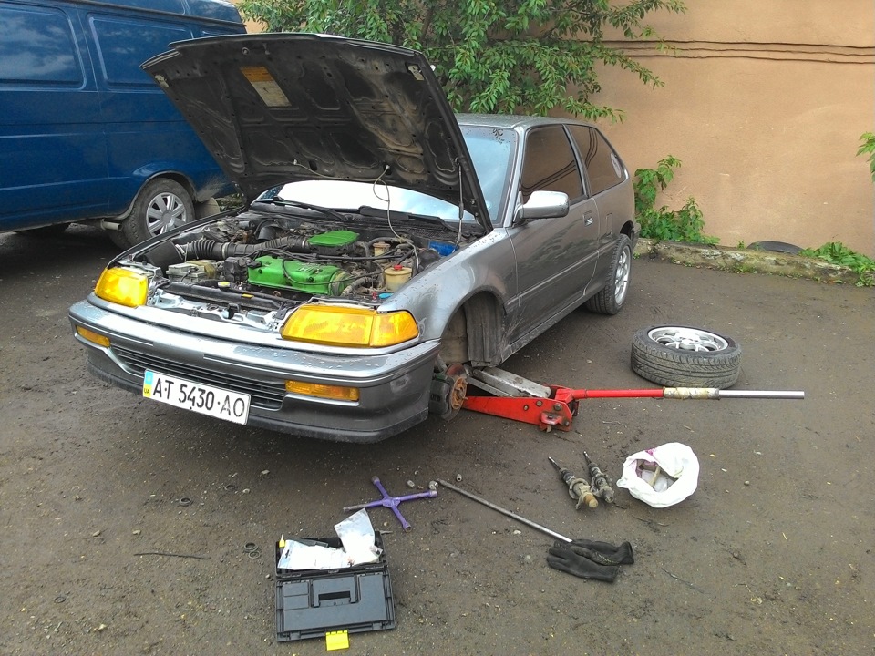 Стоїть... 5