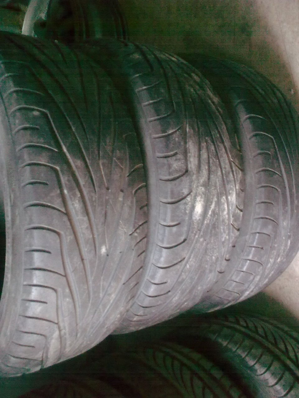 продам резю Maxxis MA-Z1 Victra 205/55 R16 5