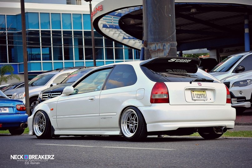 спойлер SPOON або TYPE R? =) 2