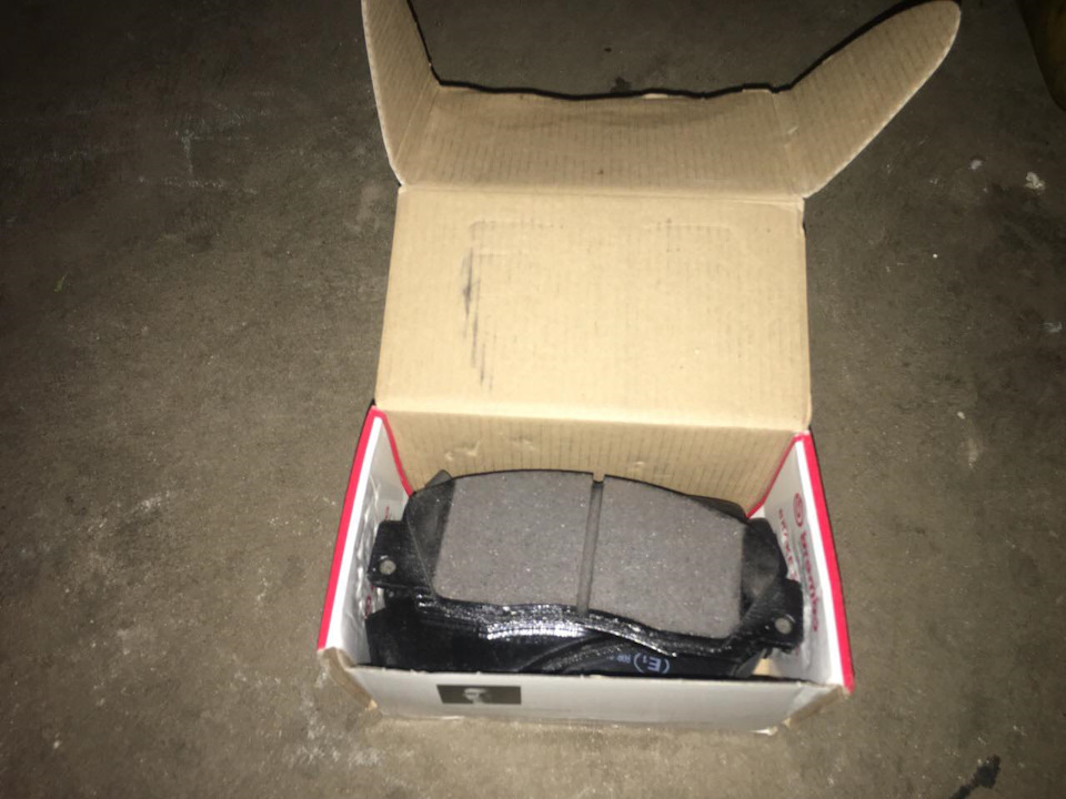 Передні гальмівні колодки brembo. 1
