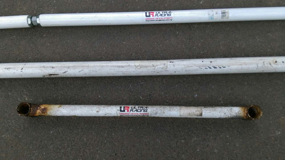 Задні розпірки Ultra Racing. 2