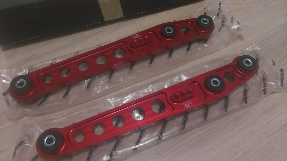 Задні важелі Skunk2 Red Style. 2