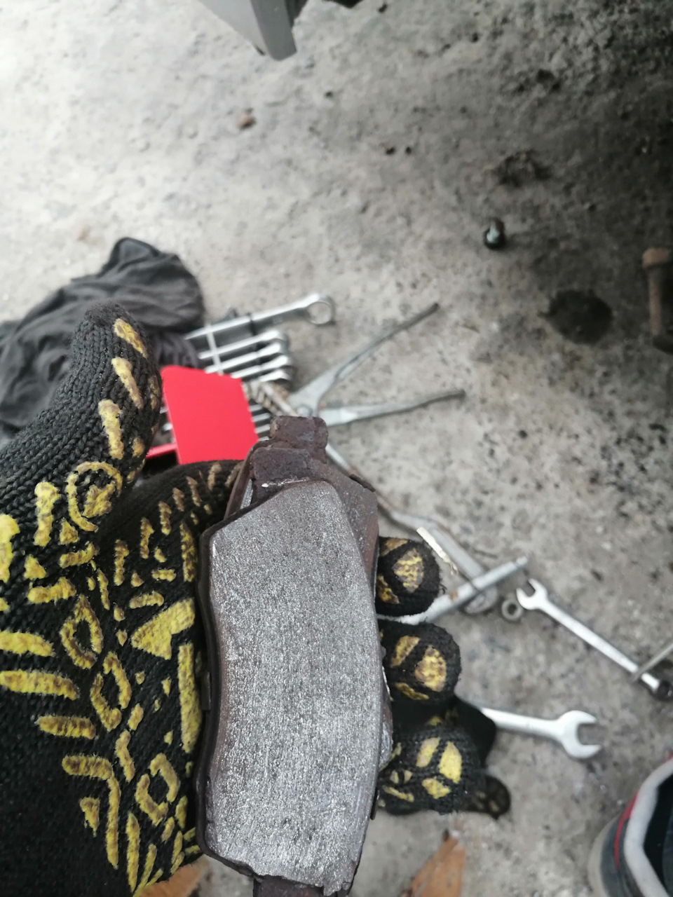 заміна передніх гальмівних дисків та колодок 3