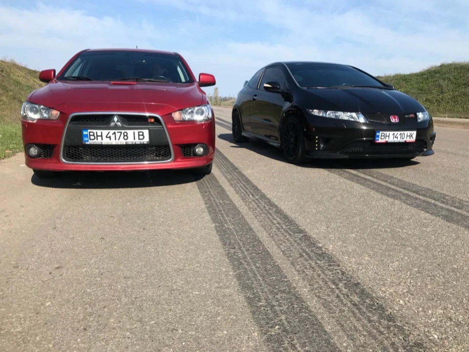 Honda civic type R vs Lancer X Ralliart(280hp+)