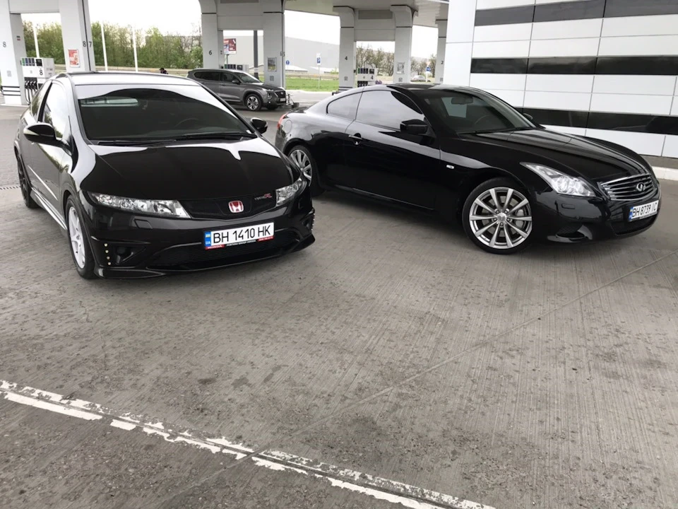 Millenium ( infinity g37s) vs (Момент моменту honda civic type R)