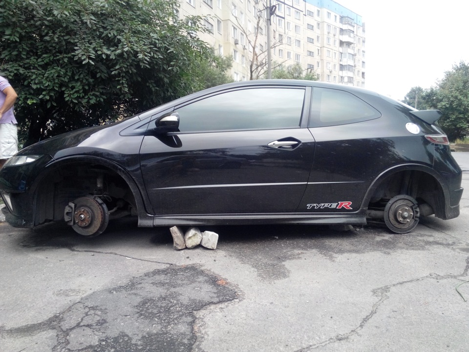 Вкрали диски з гумою 1