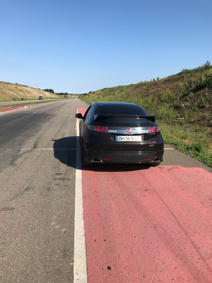 заїзд Acura rsx vs Honda civic type R 1