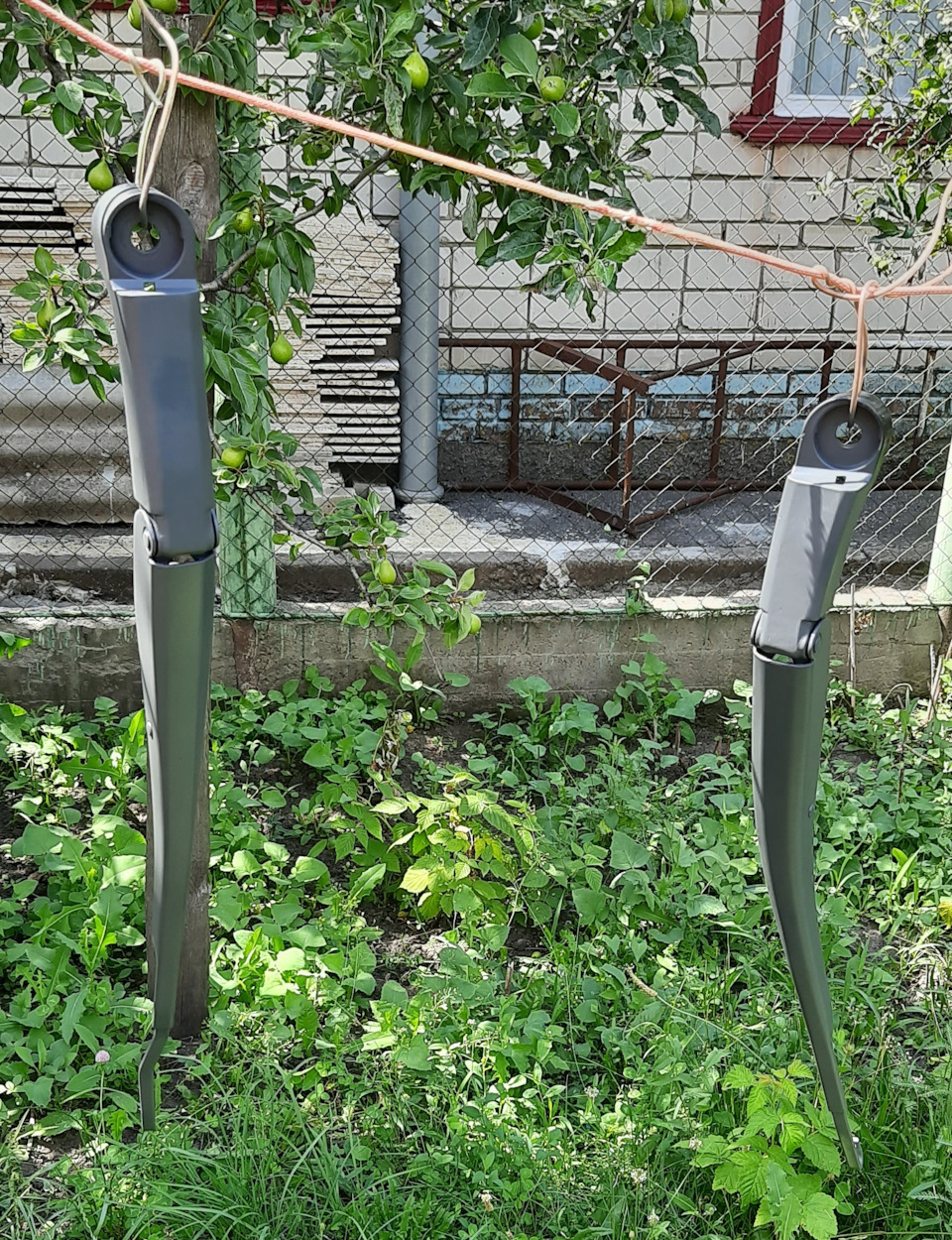 Фарбування повідців склоочисників 4