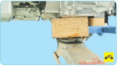 заміна опори коробки передач Honda civic 4d 1