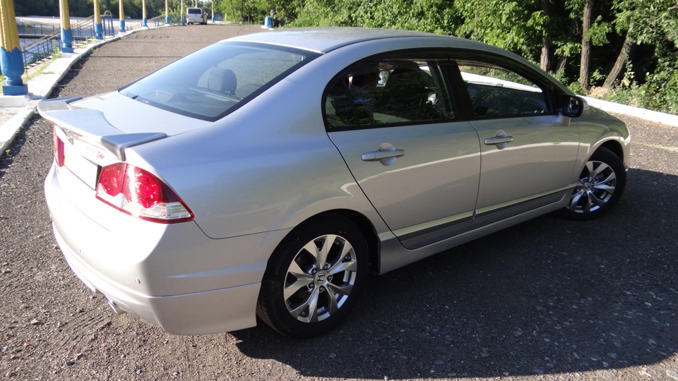 Mugen Side Window Deflectors & Feel's Mirror Visors 1