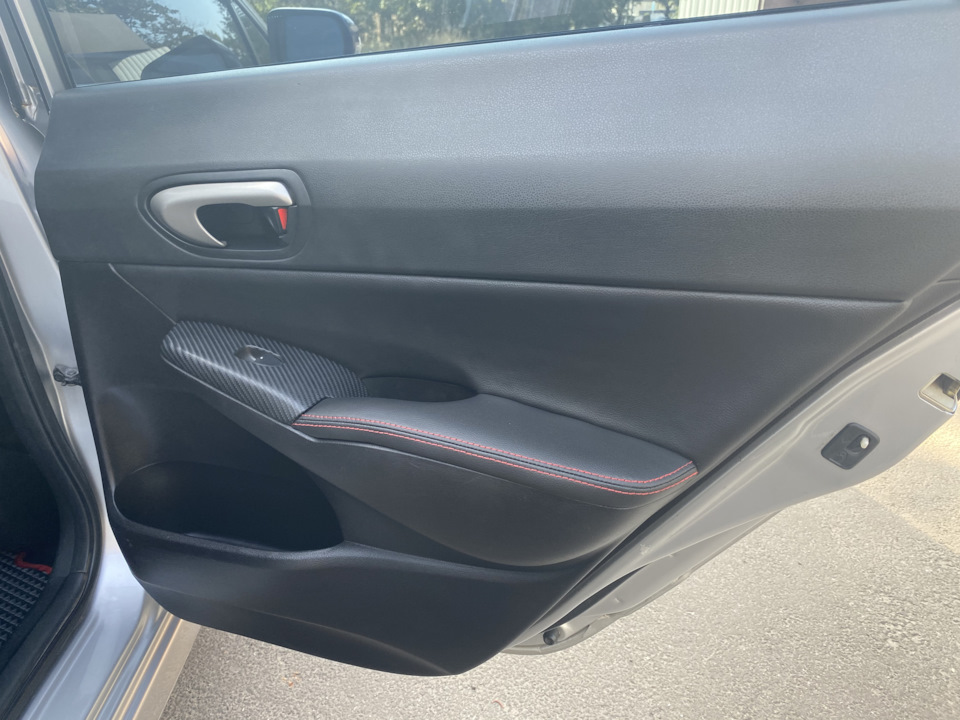 Перетяжка дверних карток та підлокітника 5