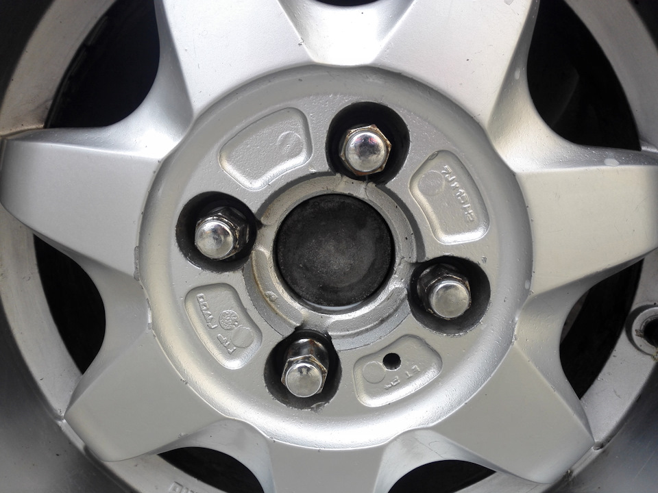 MOMO Novitec n1 R15 7J вбиває арки 2