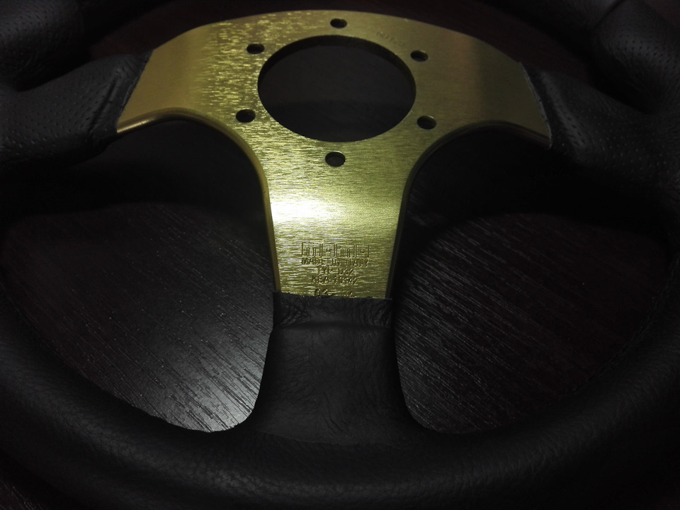 Руль MOMO Race 320mm 2