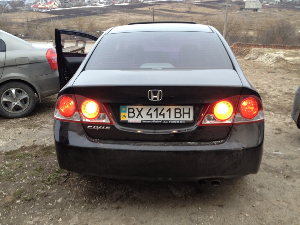 4 габарити, 4 стопи, 2 туманки. 3