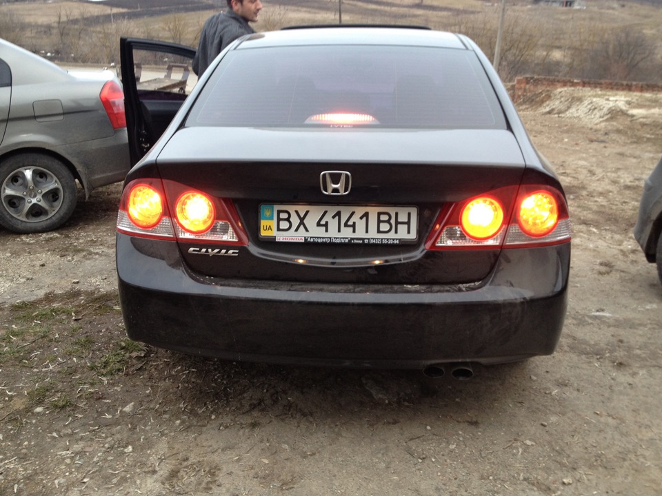 4 габарити, 4 стопи, 2 туманки. 2