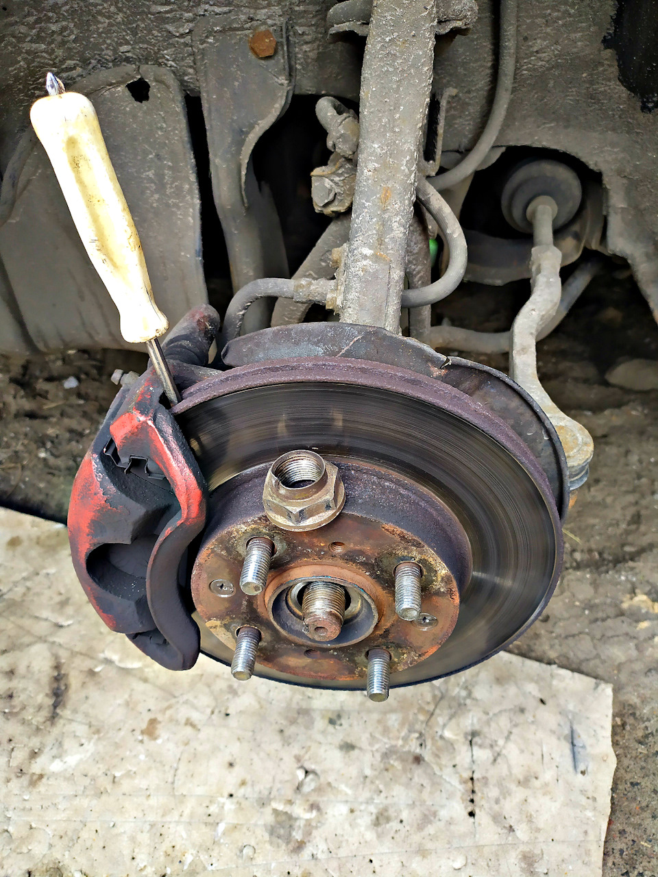 Настав час міняти ШРУС який уже рік тріщить!) + на додаток і з іншого боку пильник офігел і дрістанув. + дрібниці по тачці) 2