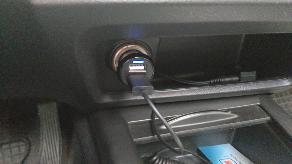 Прикупив реєстратор Xiaomi Yi 1080P Car WiFi DVR 4
