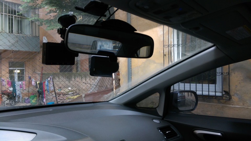 Прикупив реєстратор Xiaomi Yi 1080P Car WiFi DVR 5