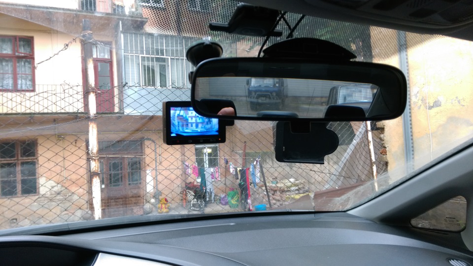 Прикупив реєстратор Xiaomi Yi 1080P Car WiFi DVR 3
