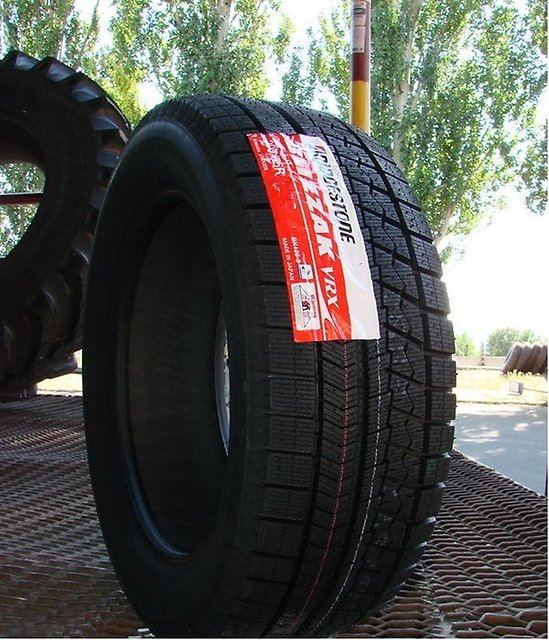 Bridgestone Blizzak VRX 205/55 16 2