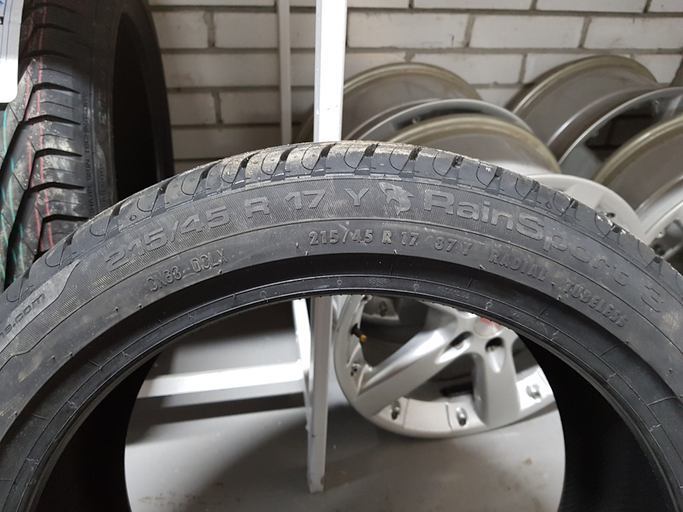 Uniroyal RainSport 3 215/45 17 3
