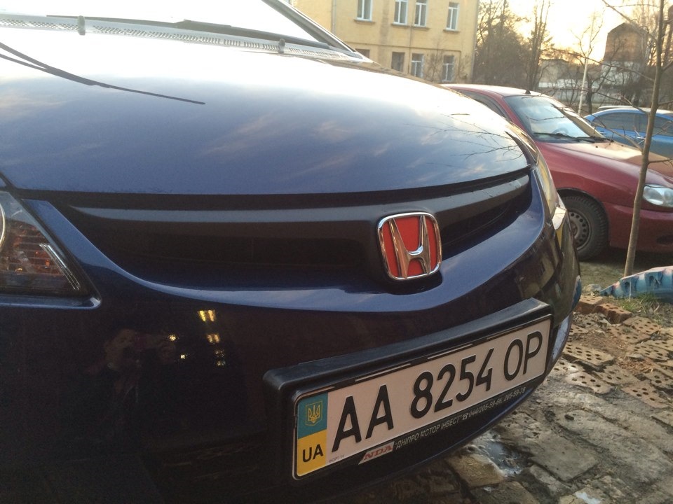 Хонда в червоному 1