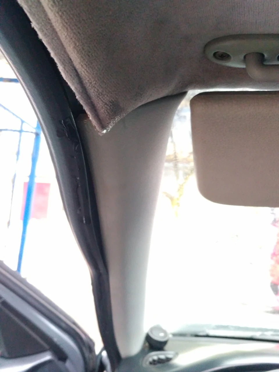 Вода в салоні! О_о Люк або ущільнювач