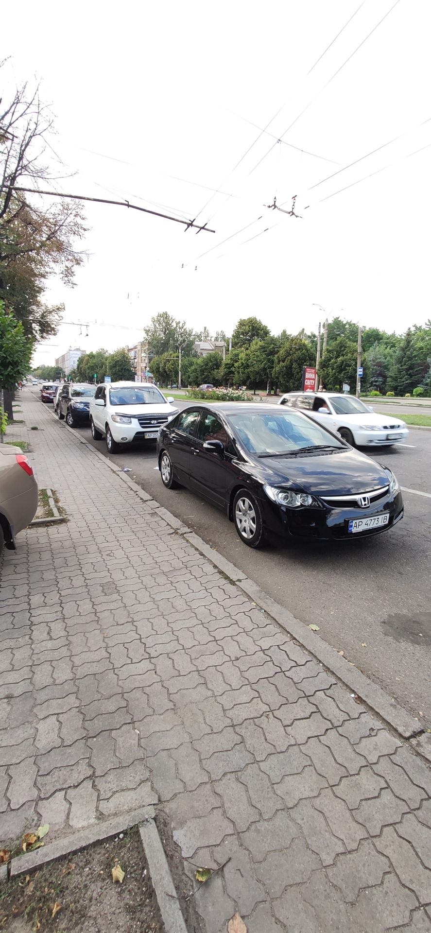Автомобіль побільше та вище 1