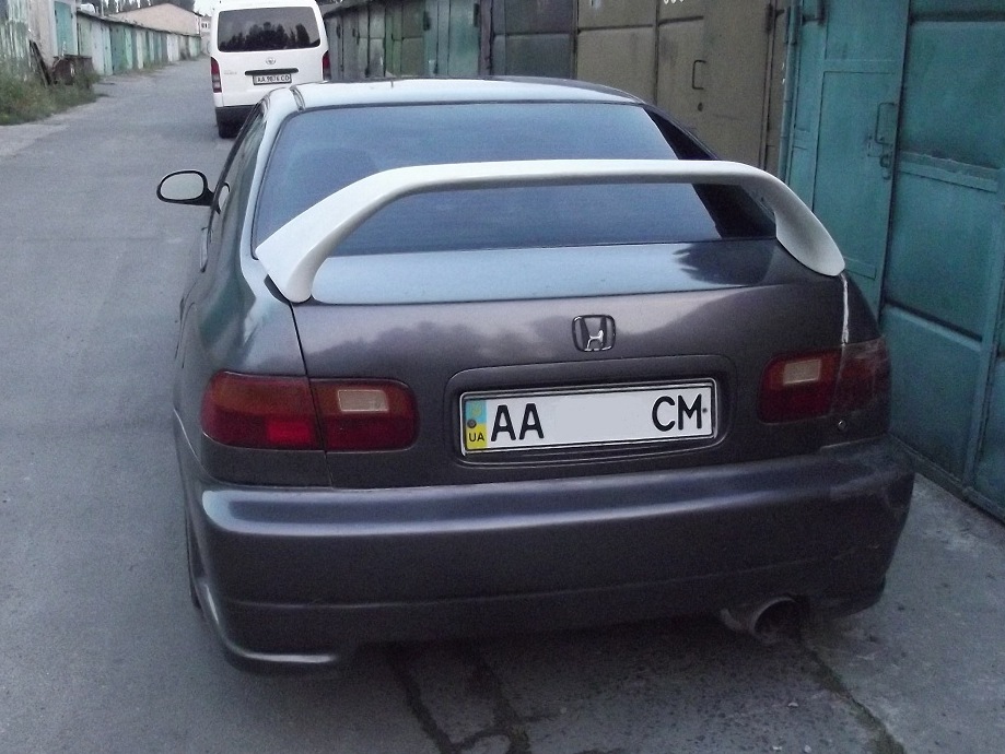 продам спойлер 4