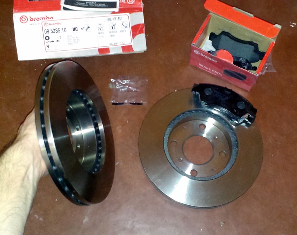 Передні гальмівки Brembo (диски та колодки) 1