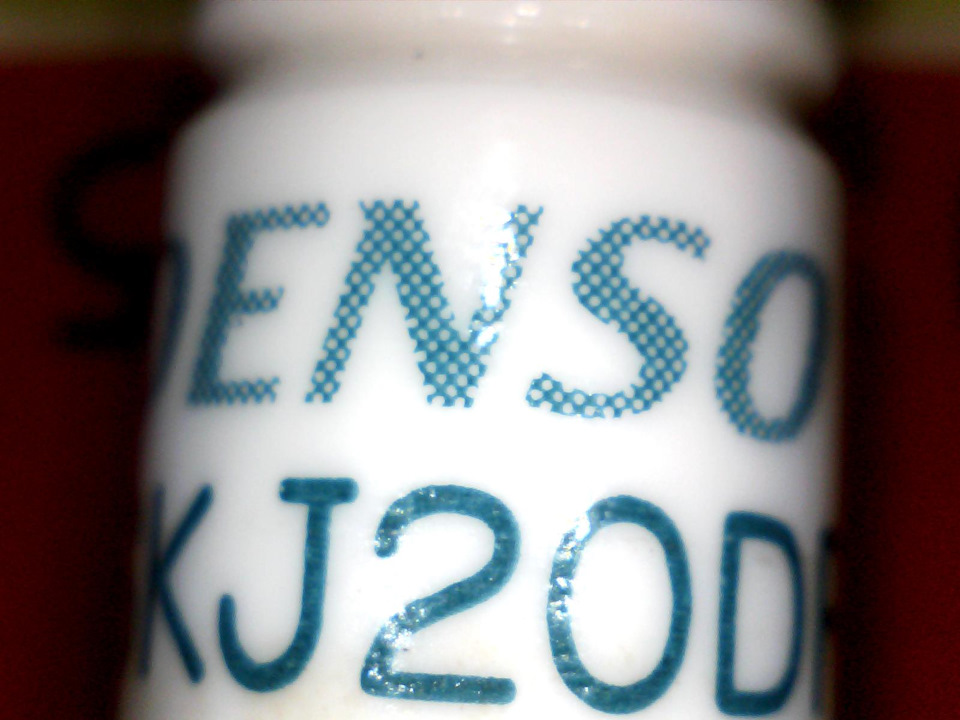 Свічки DENSO SKJ20DR-M11S (Оригінал під мікроскопом) 1