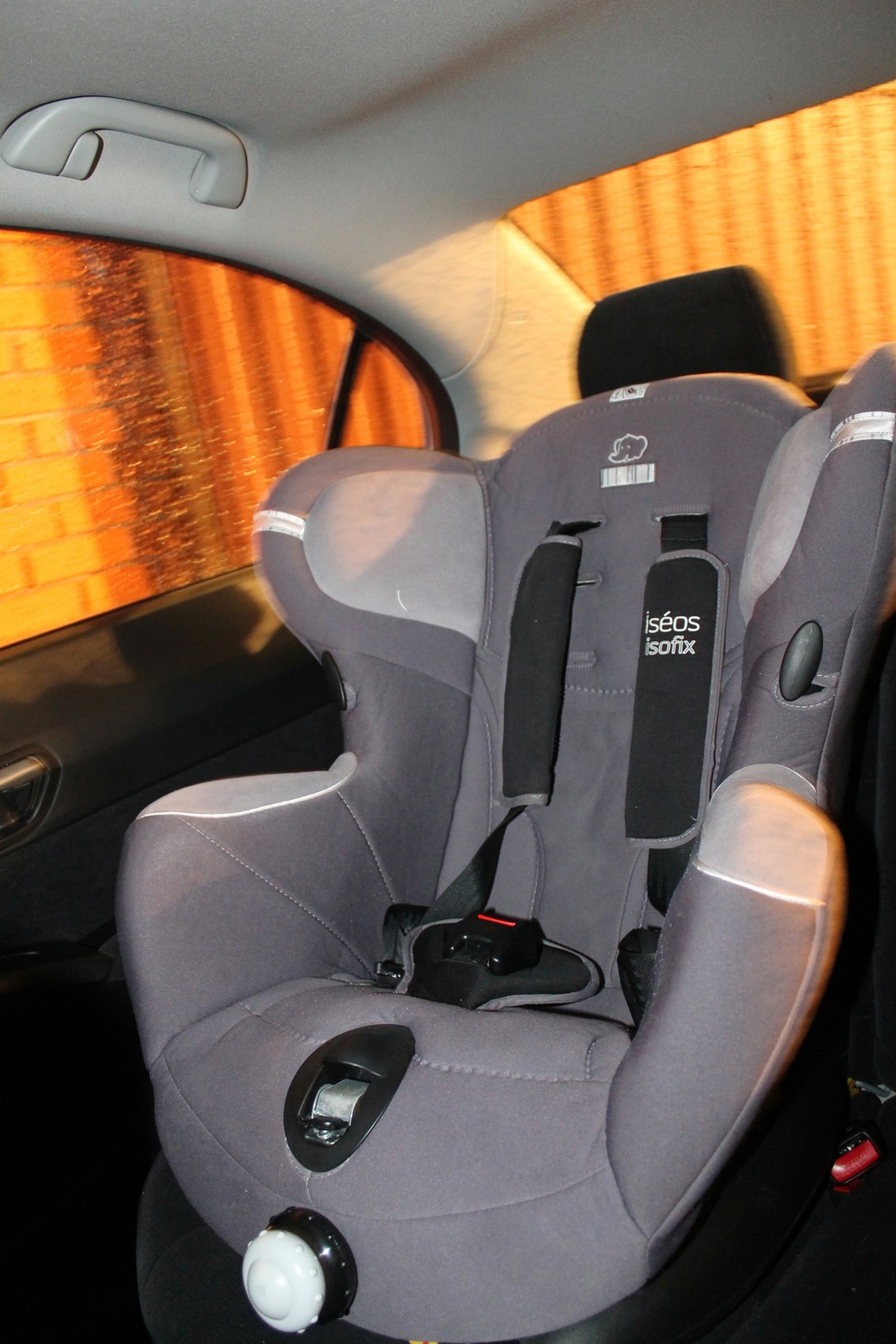 Дитяче крісло Bebe Confort Iseos Isofix 1