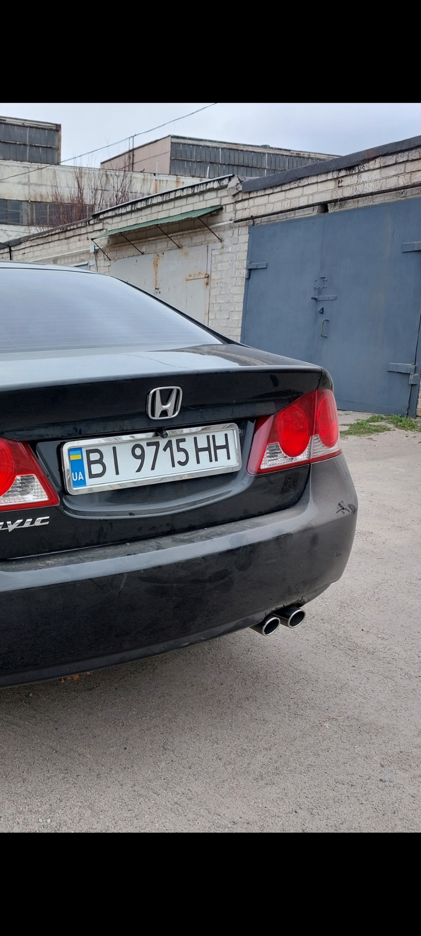 Насадки на вихлопні труби + хромована рамка номера 4