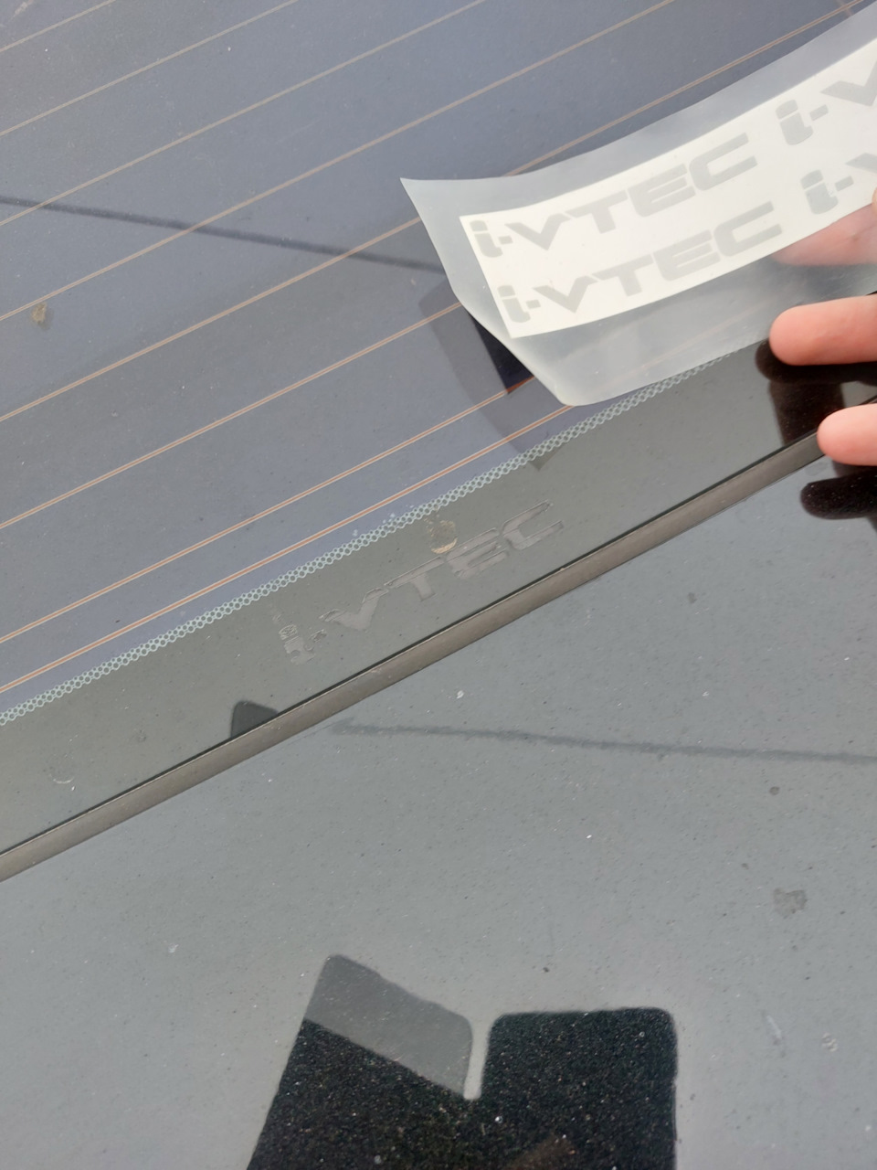 Оновив наклейку VTEC на задньому склі 1