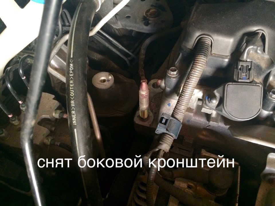 Заміна правої гідроопори двигуна 3