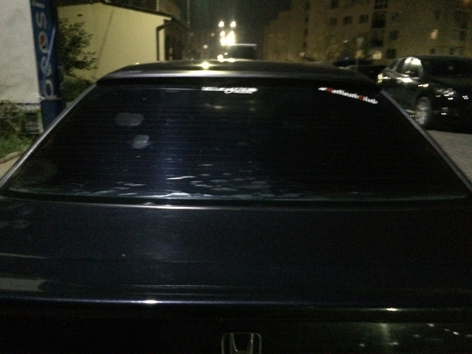 Спойлер заднього скла 2