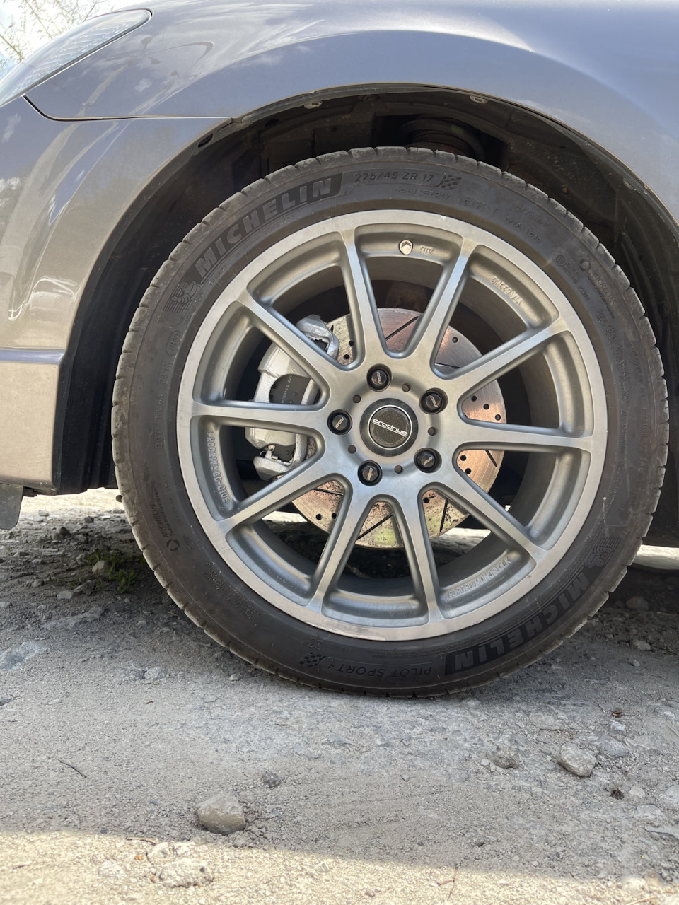 Супорти Nissin 17CL 293x25, диски R1 Concepts, колодки напівкераміка Nisshinbo 4
