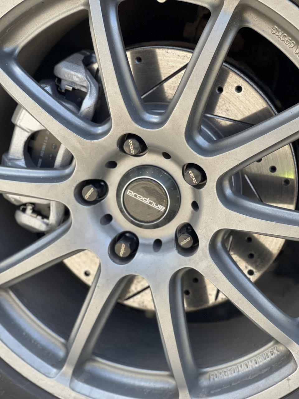Супорти Nissin 17CL 293x25, диски R1 Concepts, колодки напівкераміка Nisshinbo 3