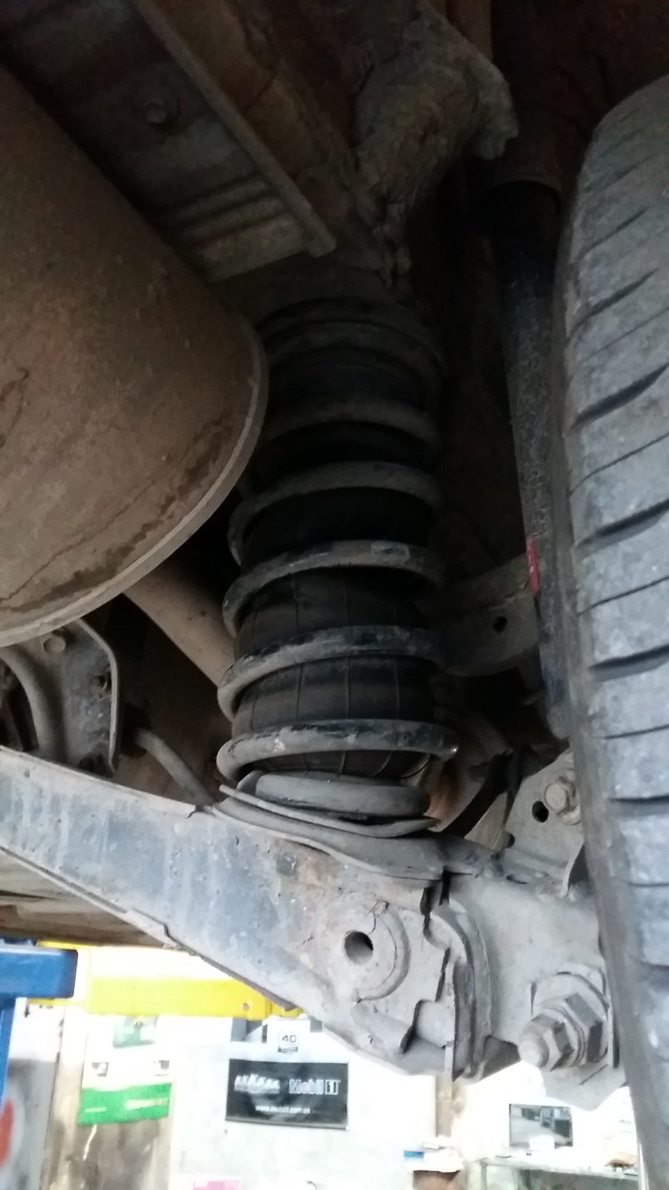 Пневмобалони в задню підвіску 3