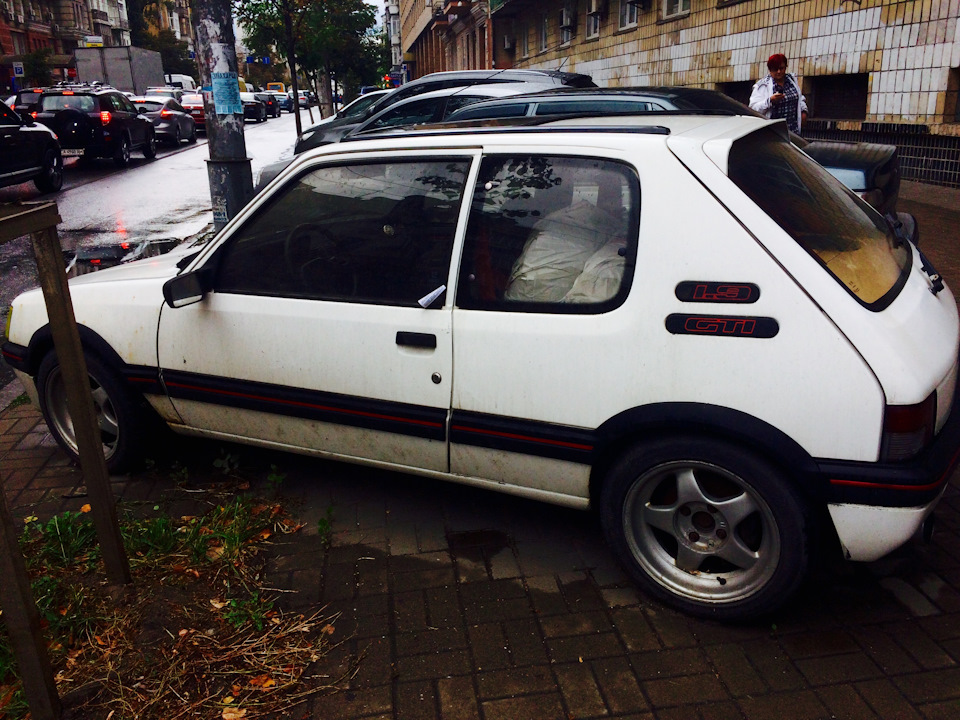 205 GTI 1