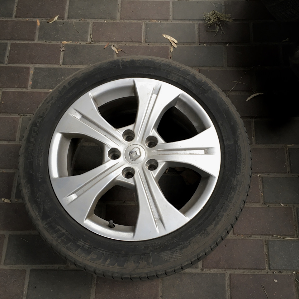 R17 OEM Renault / шини Continental Civic 4D 1