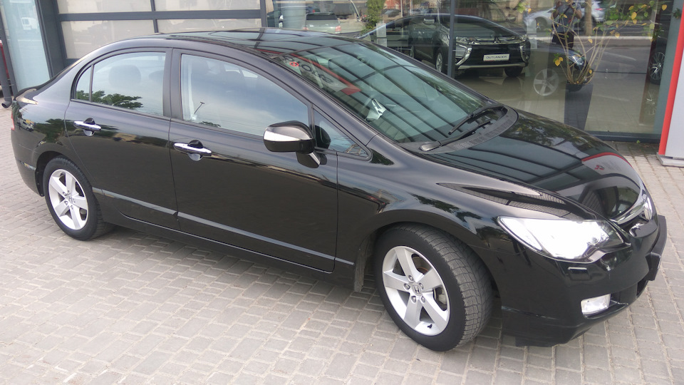 Обробка кузова восковою автополіроллю 1