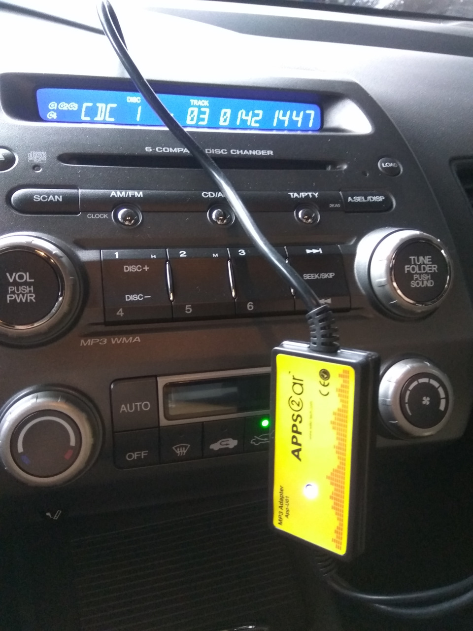 Встановлення автомобільного адаптера USB 1
