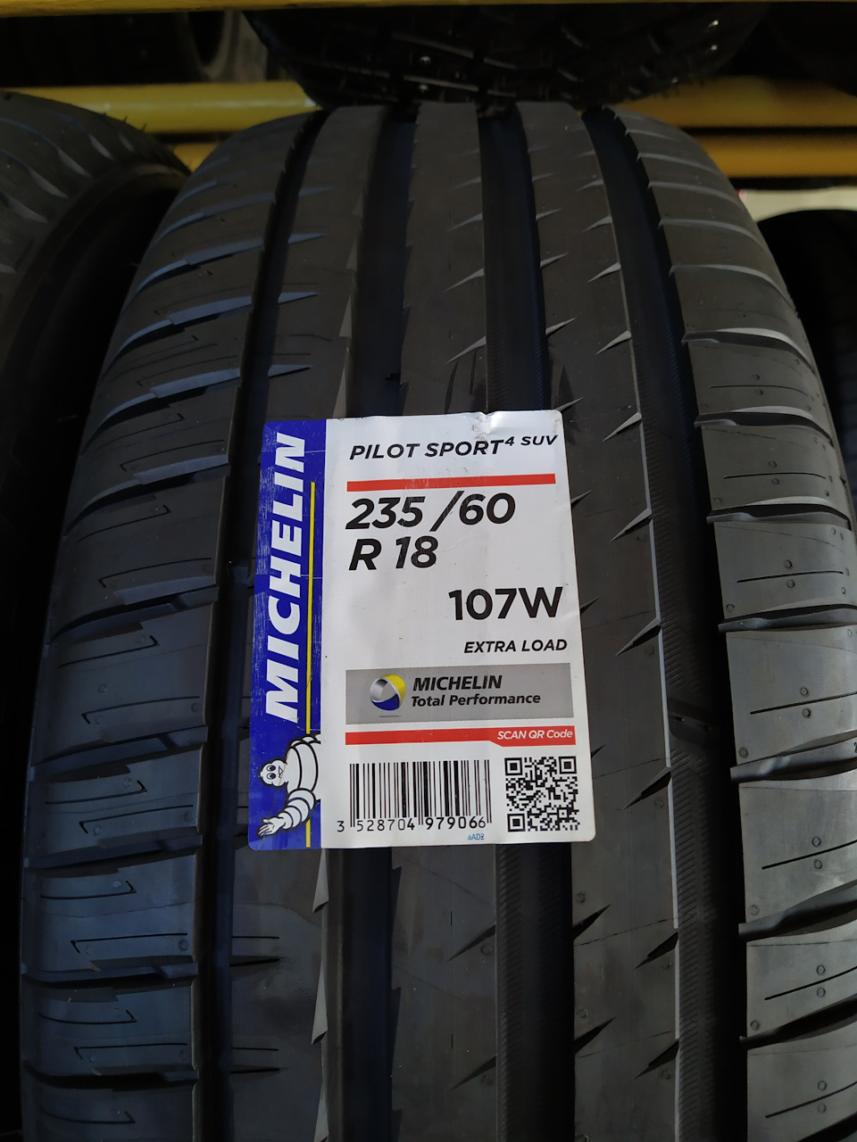 Michelin Pilot Sport 4 SUV 1
