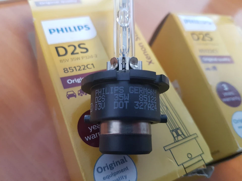Лампи philips d2s