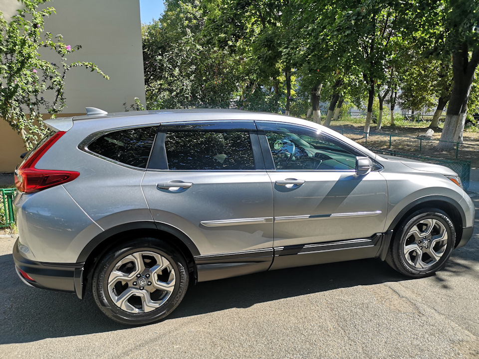 Встановлення дефлекторів Honda CR-V 5 покоління 2