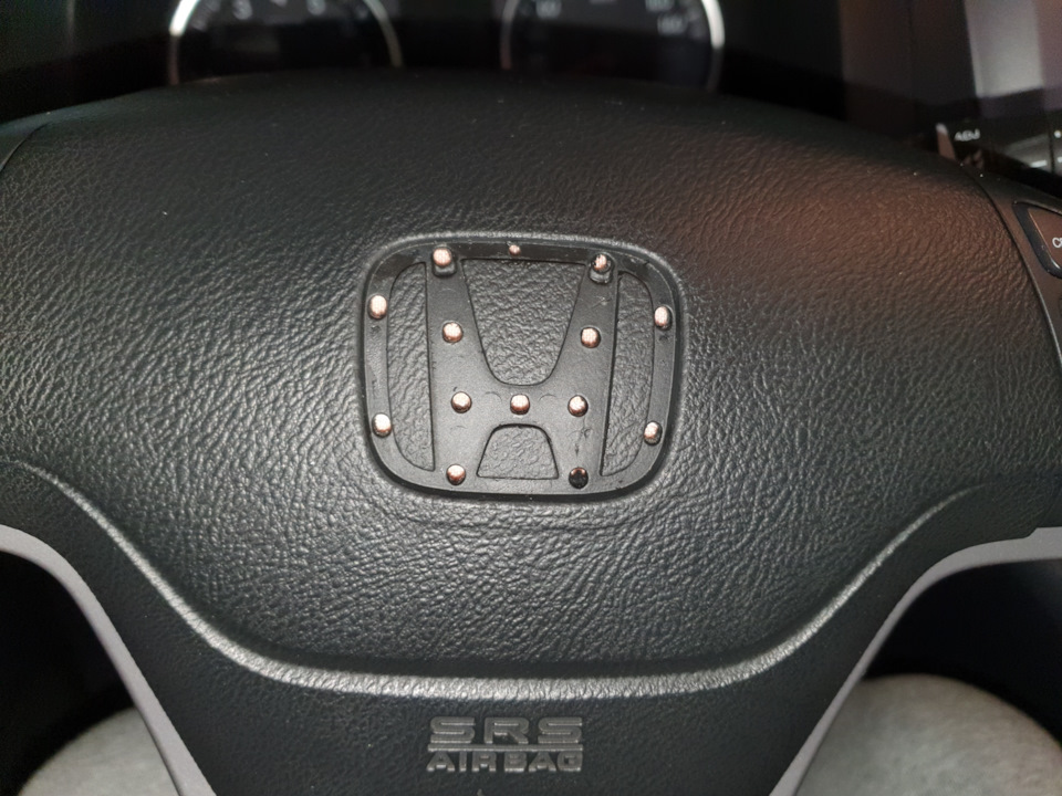 Заміна значка Honda у кермі 1