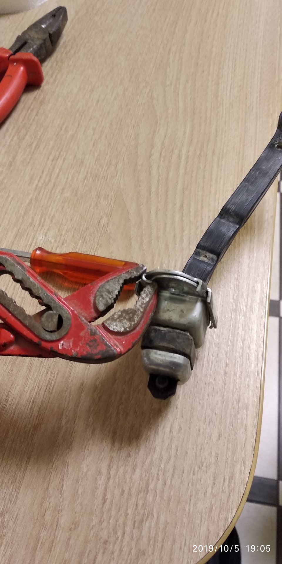 Заміна сухарів обмежувачів дверей 4